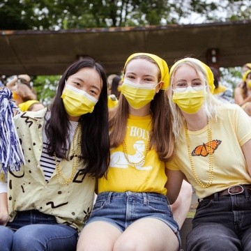 Yellow sphinxes at Convocation 2021