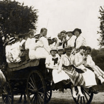 Mountain Day 1919 - Mount Holyoke College