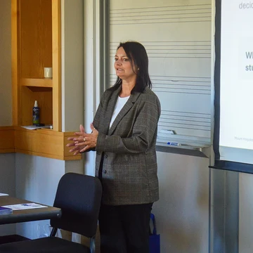 Katarzyna Bernash from PeoplesBank talks with student attendees about budgeting basics and financial goal setting during the Money &amp; Mindfulness conference.