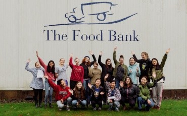 A group of students who worked at the Food Bank