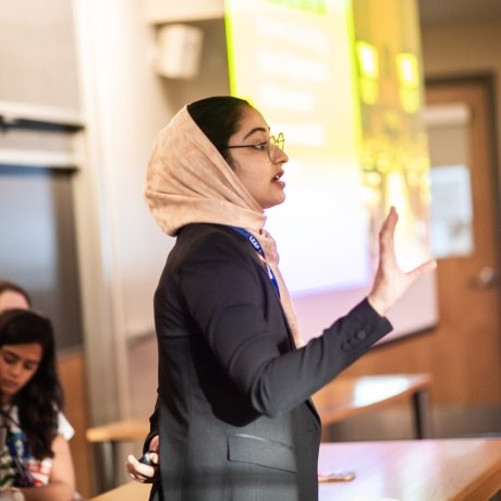 A student presenter at LEAP symposium