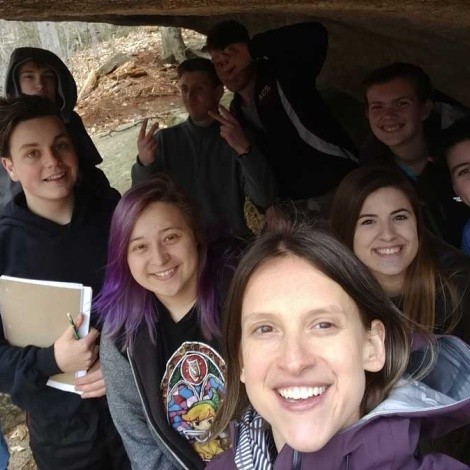 Katharine Hinkle ’02 and her geology students underneath a glacial erratic in Franconia Notch, NH.