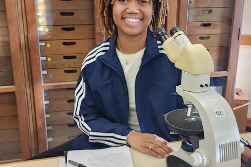 Petrographic Microscope Laboratory Taviana Woods ’28