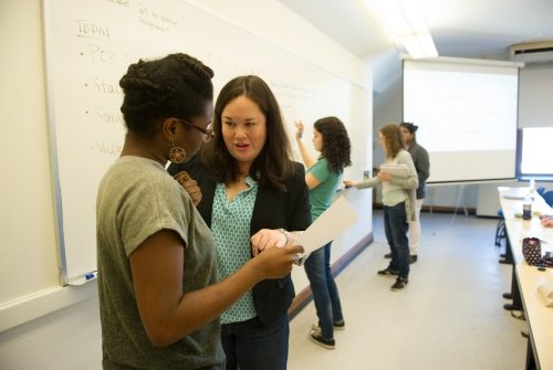 A faculty member giving 1:1 guidance to a student