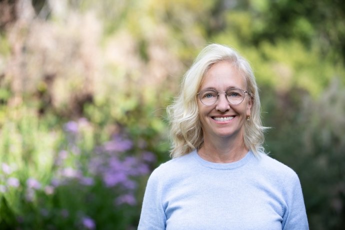 Bess Weatherman '82