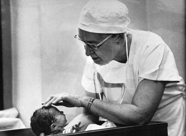 apgar_w_newborn_grey Virginia Apgar