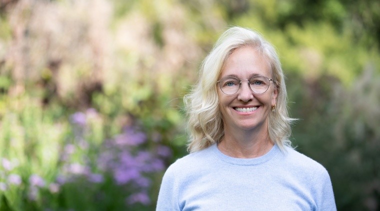Bess Weatherman '82 
