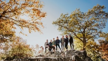 Mountain Day 2018 - Students on the boulders with dogs