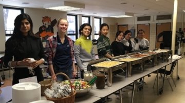 Mount Holyoke’s newest students prepare to serve lunch at the Bag the Community food-pantry event.