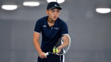 Ching-Ching Huang ’20 during a tennis match
