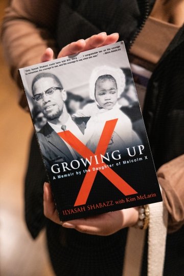 Book cover of Growing Up X, by Ilyasah Shabazz.