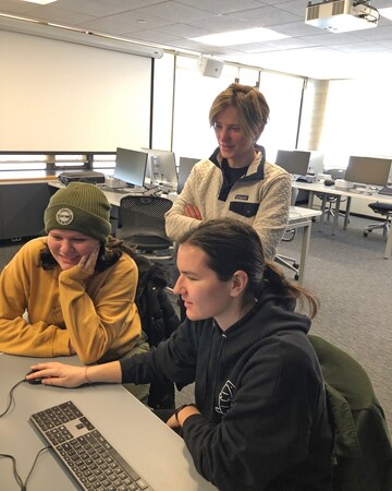 Marianna Dixon Williams, assistant professor of digital art and design, works with students Victoria Faulkner ’25 and Clay Halpern ’26 in the new Media Lab.