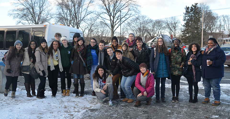 Mount Holyoke College students at Bag the Community 2016. Photo by Rosa Cartagena ’16.