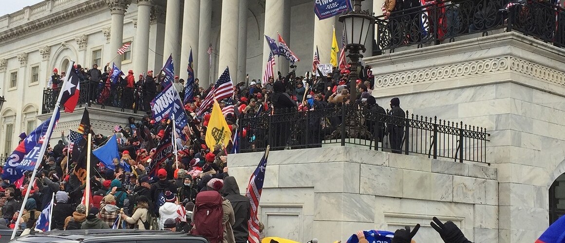 Group storming the DC Capitol on January 6.