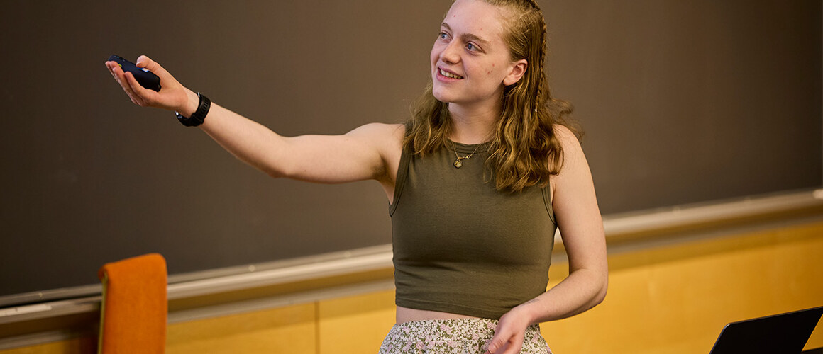 Elizabeth (Eli) Gerbi ’25, presenting at Senior Symposium at Mount Holyoke College on April 18, 2025.