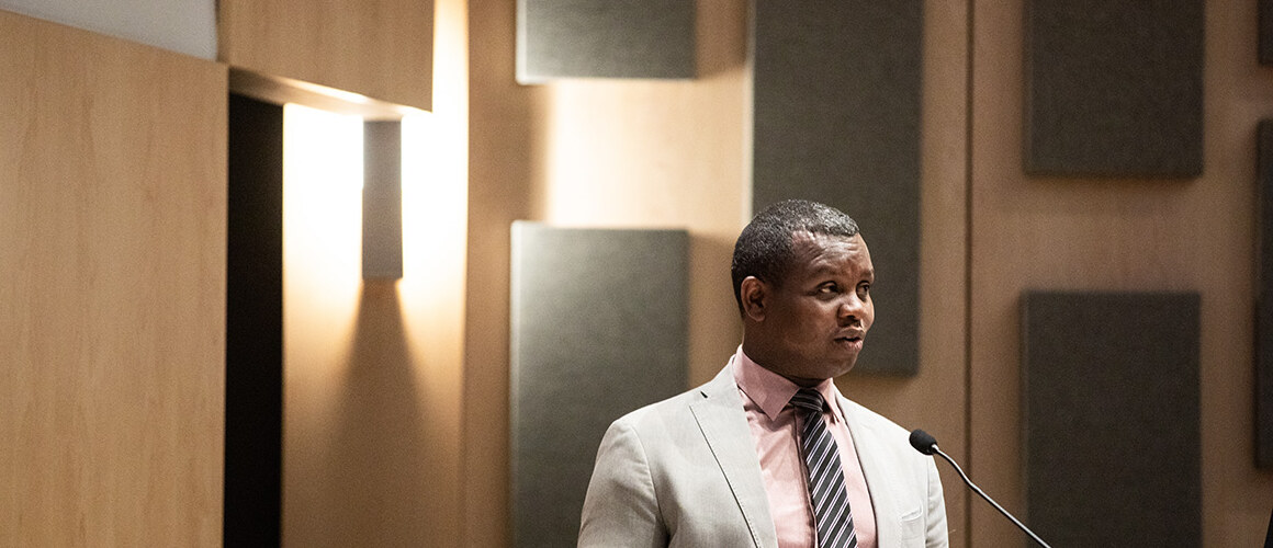 Freddy Mutanguha discusses the Rwandan genocide to the crowd at Mount Holyoke College.
