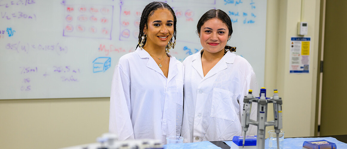 Kelly Aja ’27 (left) and Kimberly Dominguez ’27 will work together in the Schwartzer Lab.