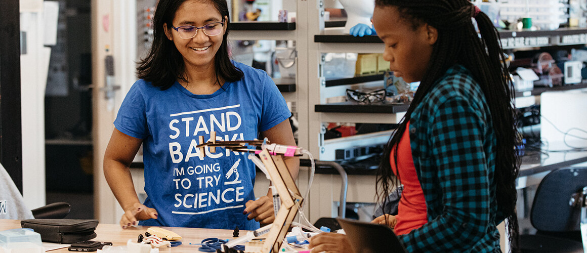 Students in the Fimbel Makerspace on Mount Holyoke's campus