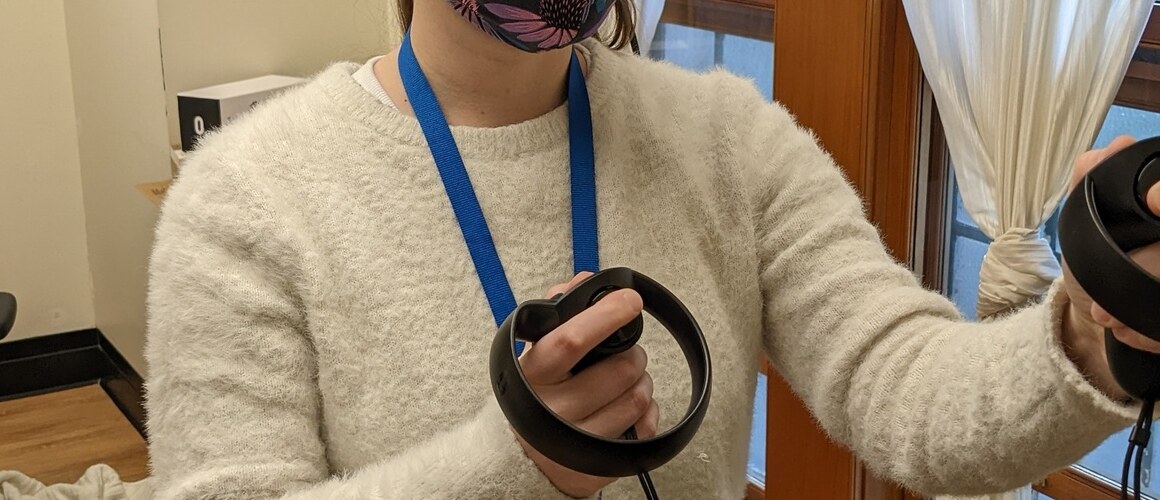 Stephanie Friedman, instructional technologist and specialist in emerging technologies for LITS, demonstrates the VR headset.