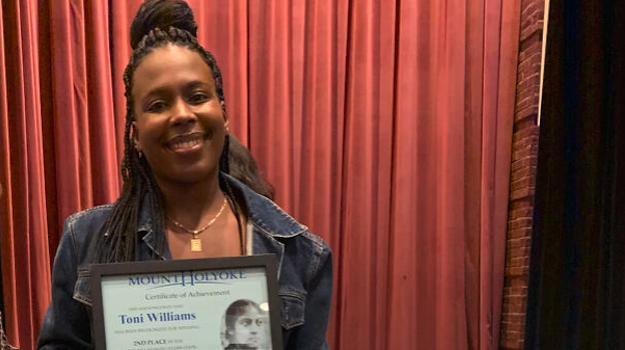Toni-Ann Williams ’23 receives her award during the 2019 Hortense Parker Celebration